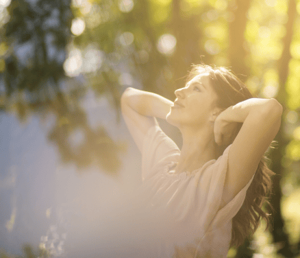 mujer al aire libre